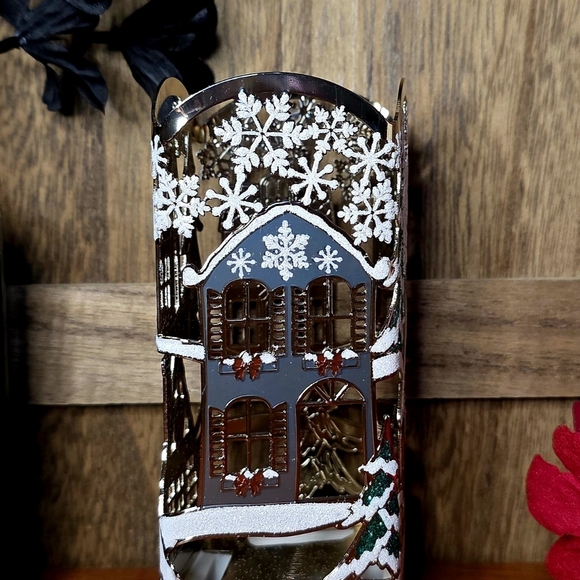 B&BW Christmas Festive Holiday Village Hand Soap Holder - Picture 3 of 4